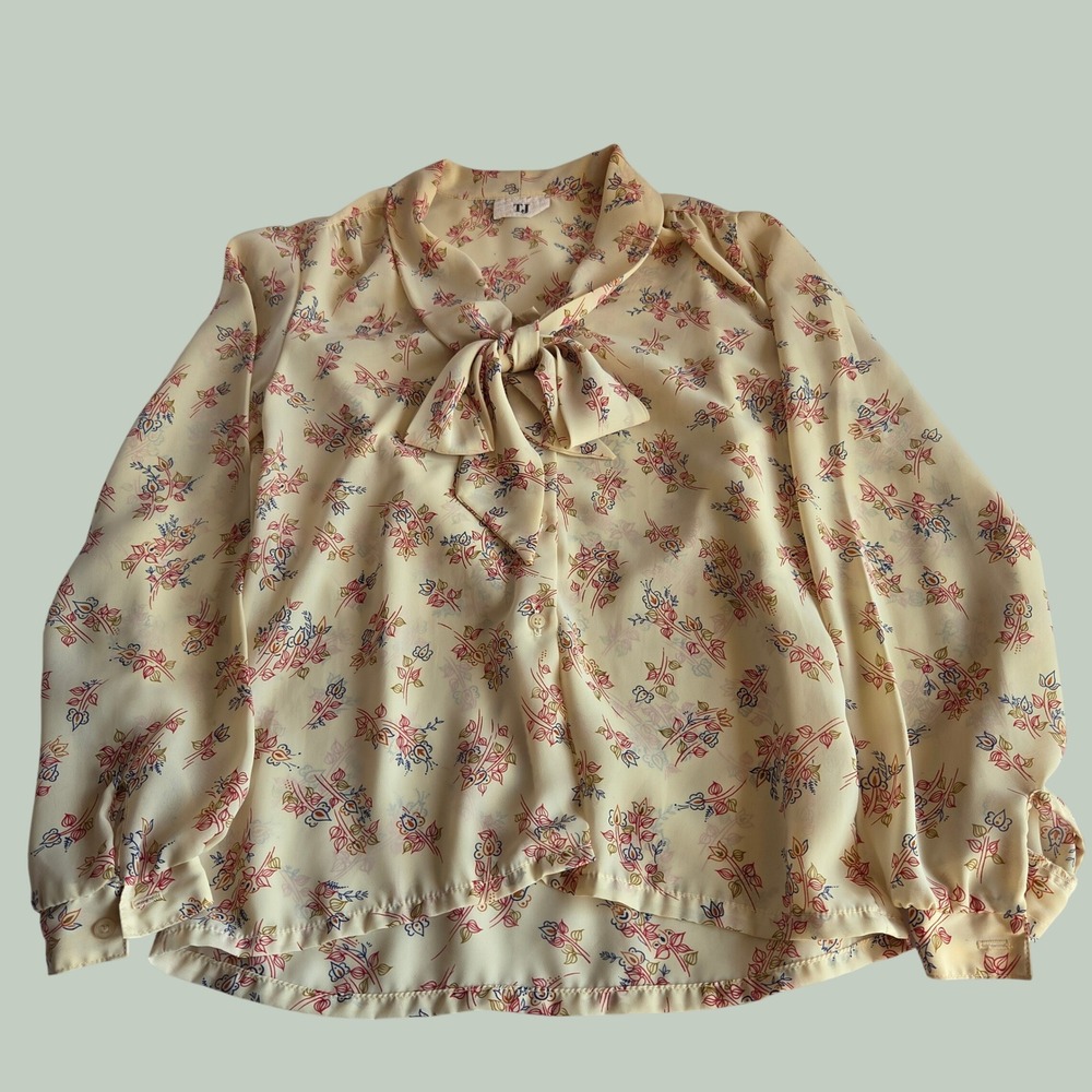 Vintage TJ Floral Pussybow Blouse Cream Long Sleeve Chiffon Top Made in USA 9-10
